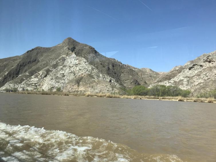 从兰州出发自驾到内蒙古，跟随黄河流经体验西北自然与人文