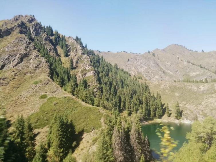 新疆自驾10个最受欢迎的景点推荐，新疆这些个绝美圣地不得不去