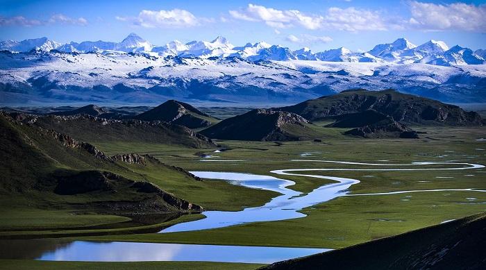 《飞驰人生》赛道的真实取景地风景太美了！让人震撼的新疆自驾游目的地攻略