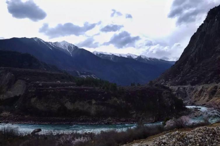 西藏自驾游绝美路线推荐，沿途景点不容错过！西藏自驾那些值得一去的景点