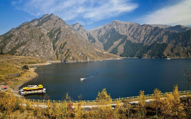 11个新疆自驾游经典必去景点推荐，新疆自驾游攻略大全