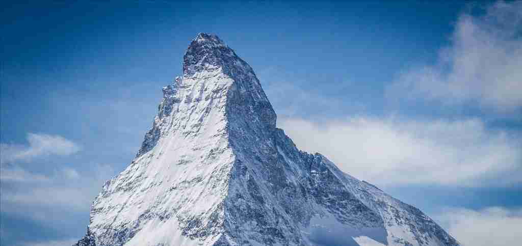 珠峰早被登顶，为何比其低3000多米的玉龙雪山，至今无人登顶？