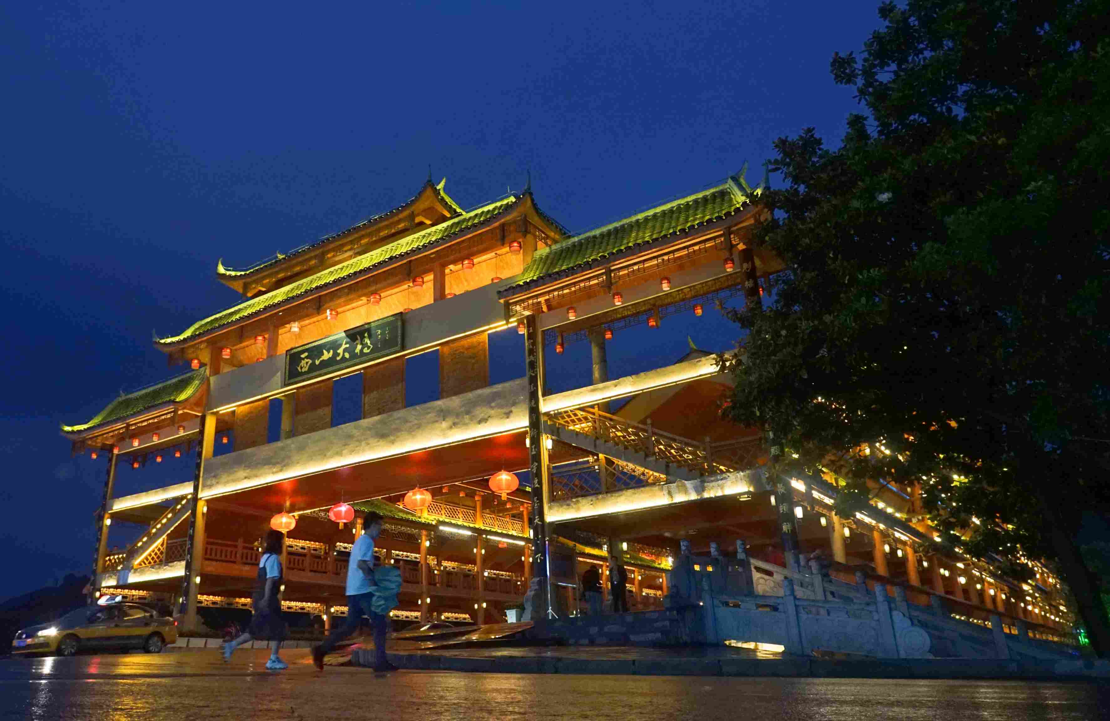 贵州都匀因桥而红?发现一座城的烟火气,隐藏在日落之后的夜色中
