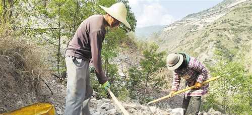 兰坪:搬迁稳得住 下山能致富