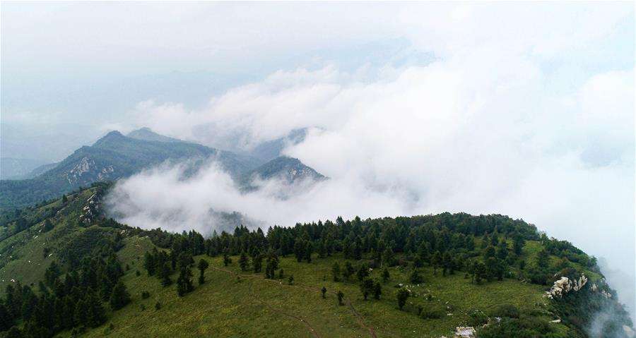 河北平山:驼梁景色醉游人