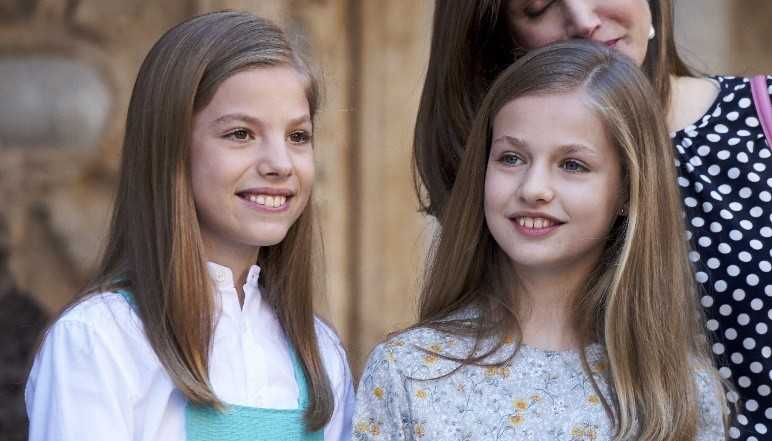 西班牙两位漂亮公主，现实版的“艾莎和安娜”，只差2岁命运不同