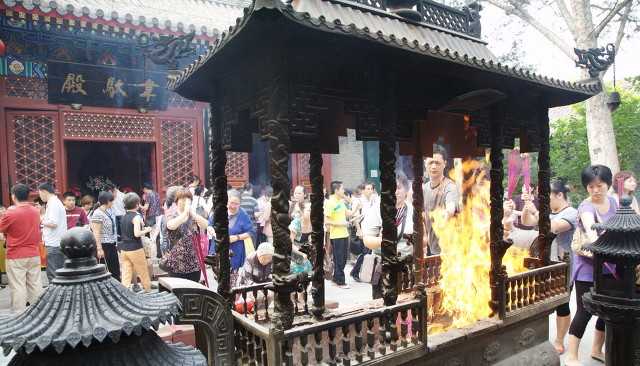 北京免费参观的6座寺院，香火最旺的几座也在其中，您去过几座