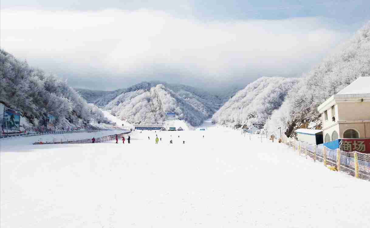 洛阳有个度假乐园，被誉为“中原第一滑雪场”，一年四季都能玩