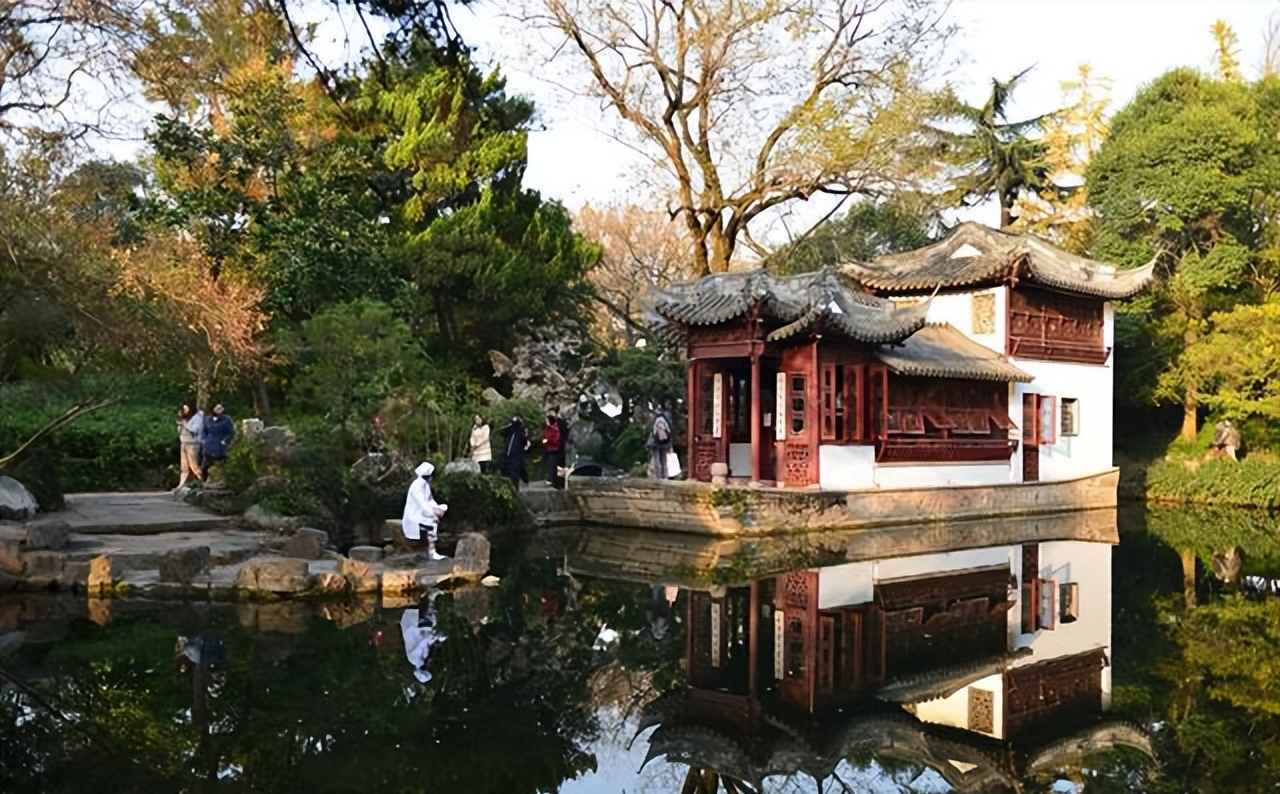 上海值得去的景区，由六个景区组成，是上海最古老的揽胜之一