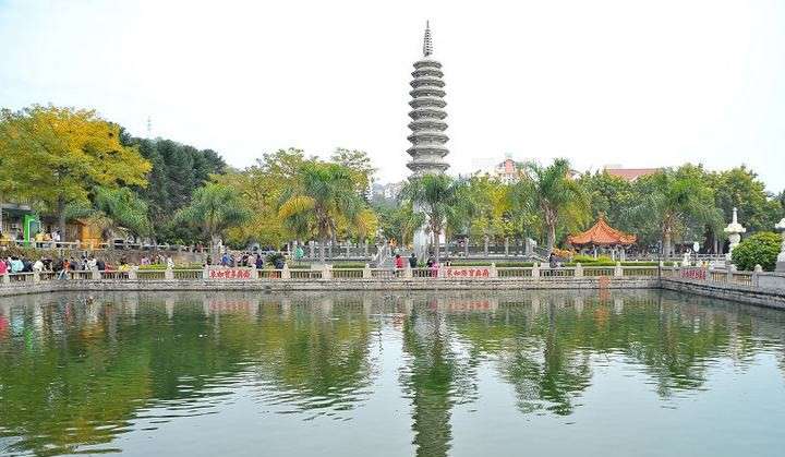 全国唯一的金丝楠木寺院，依山傍海已成网红打卡景点了