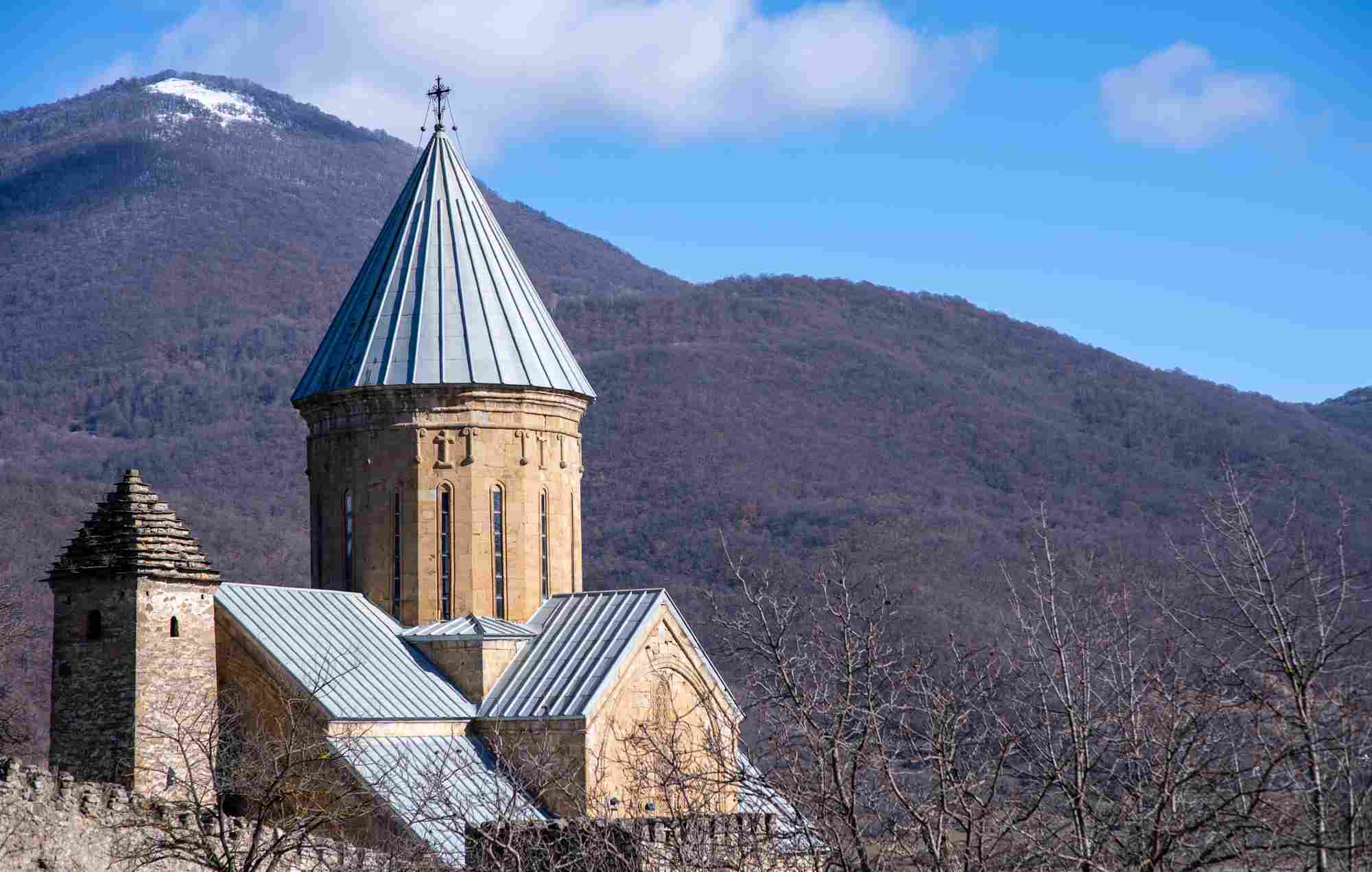 格鲁吉亚旅游必去的景点：Ananuri城堡，如童话世界般遗世而独立