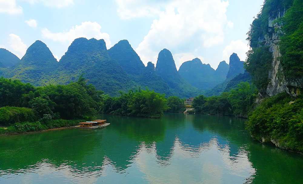 最美的桂林山水在遇龙河，刘三姐故里有条古龙河，风光如仙境