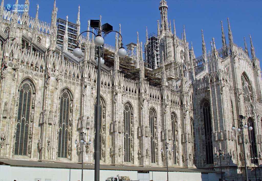 被誉为“大理石山”的意大利米兰大教堂，简直是建筑的精工细雕之作