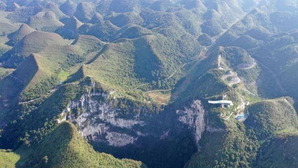 险峻雄奇的大石围天坑