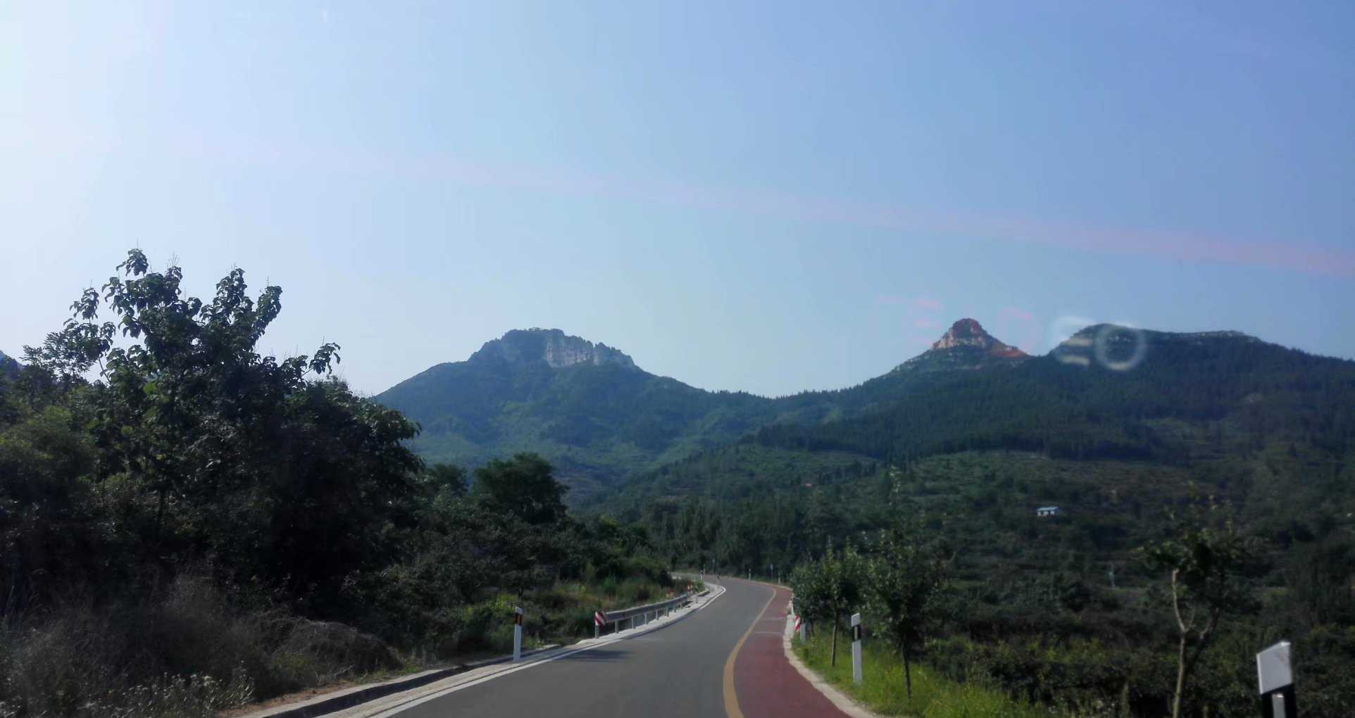 青州南部有座玲珑山，游览后的感觉：山中方一日，世上已千年