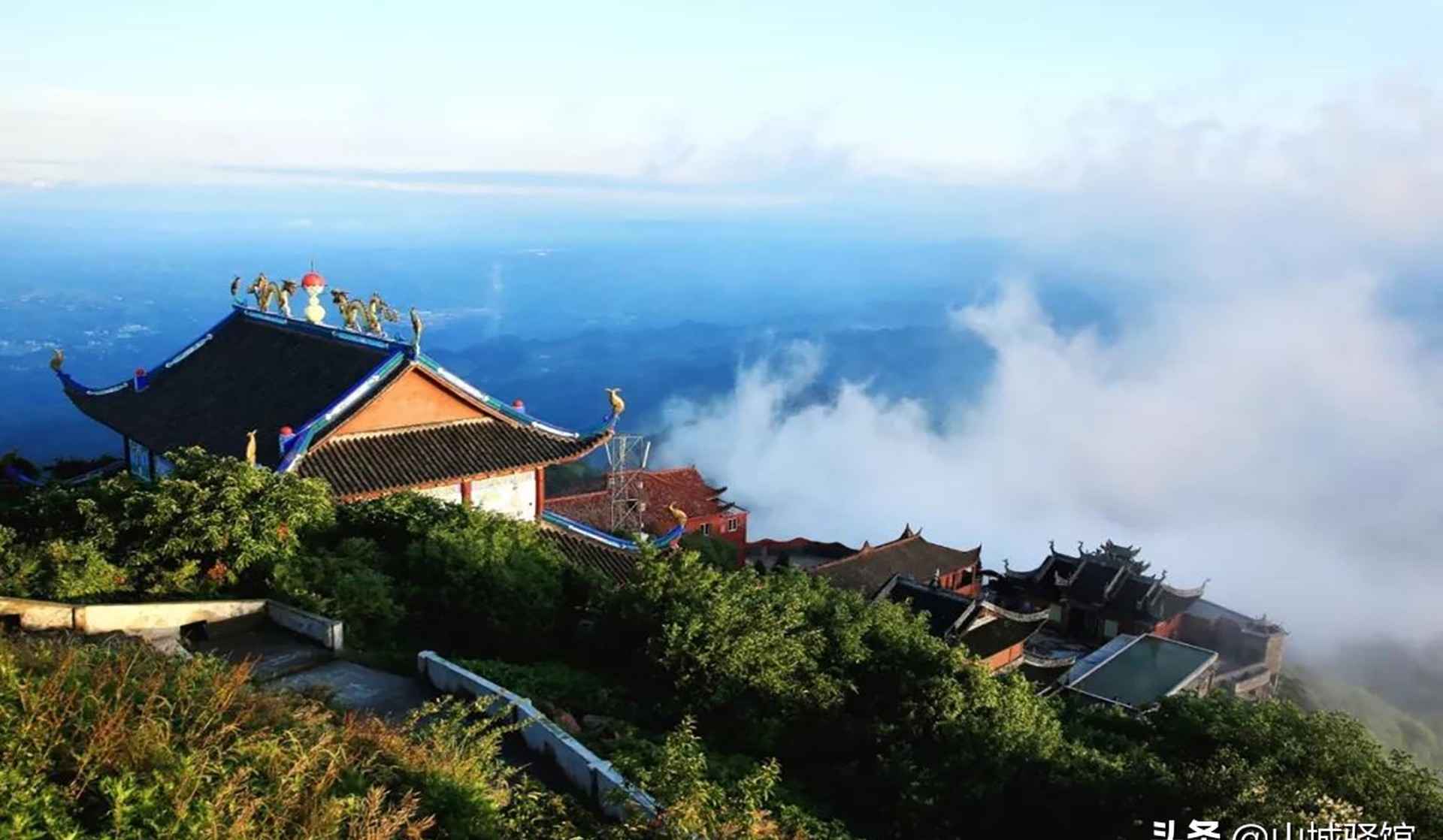 一山跨川渝，一脚踏四地，全国八大佛教圣地之一，露营看星空一绝