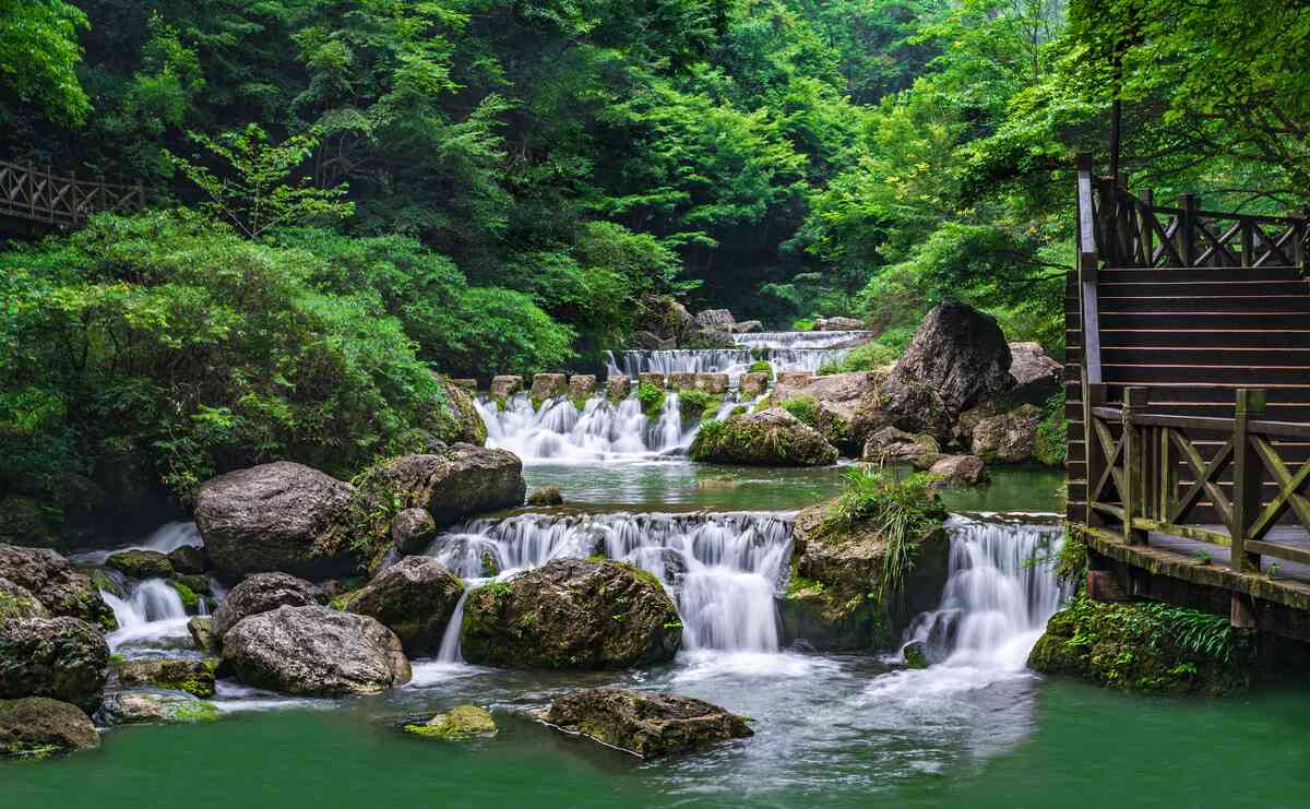 湖北三峡大瀑布：一本记录地质演变的教科书