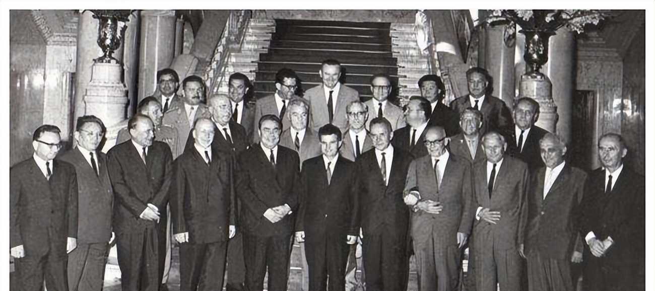 1971年国宝九龙杯失窃,周恩来巧用一计,让外宾主动归还