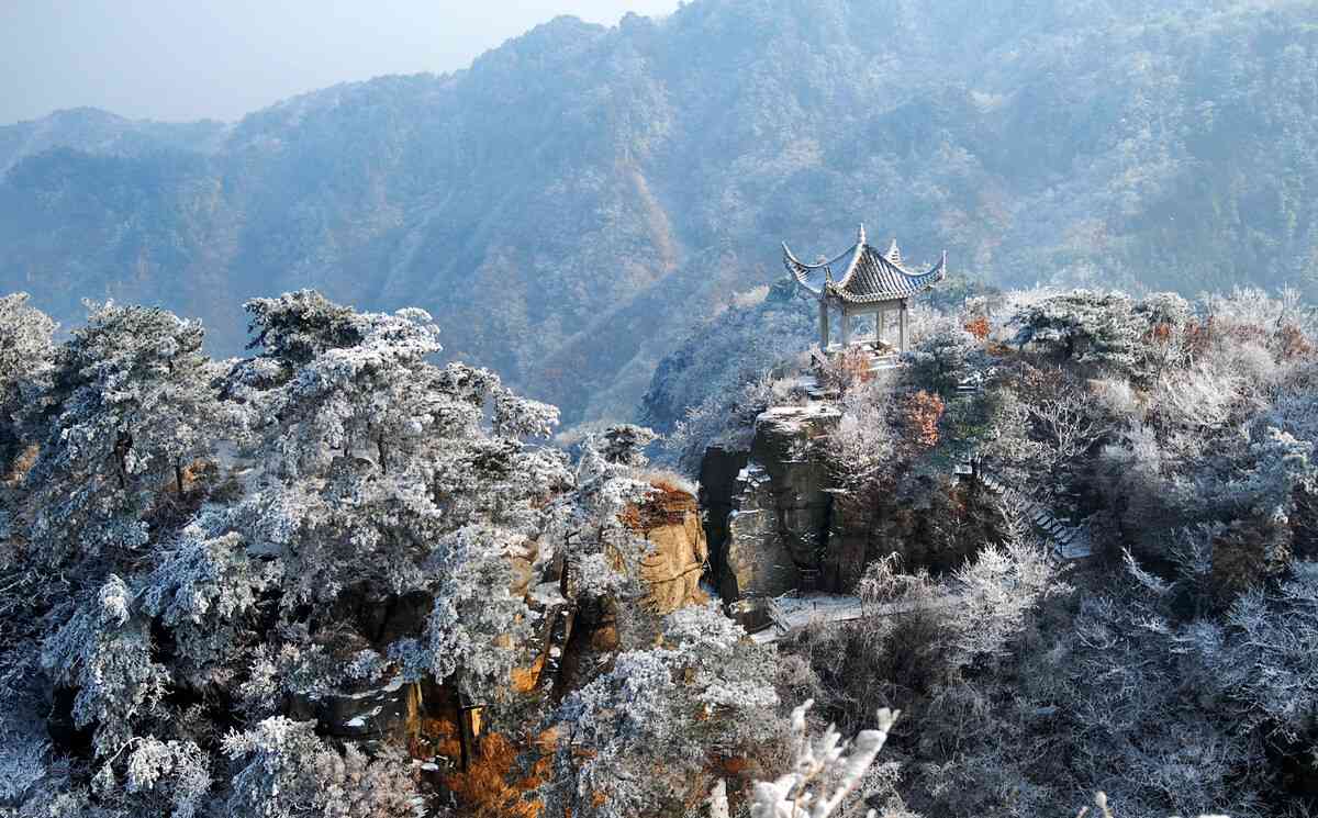 湖北黄冈这座山 有些特色 有奇峰怪石 漂流刺激惊险