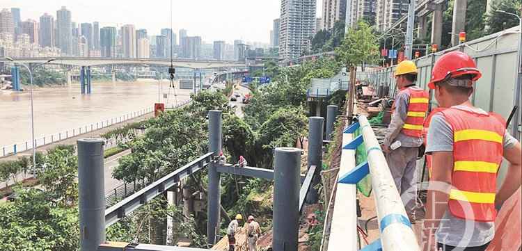 拍“轻轨穿楼”、观灯随轨动,李子坝建观景平台8月底将完工投用