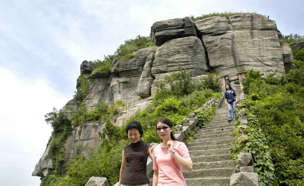 湖北黄冈这座山 有些特色 有奇峰怪石 漂流刺激惊险