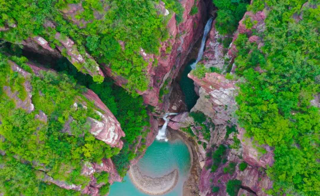 云台山惊现“月牙湾”