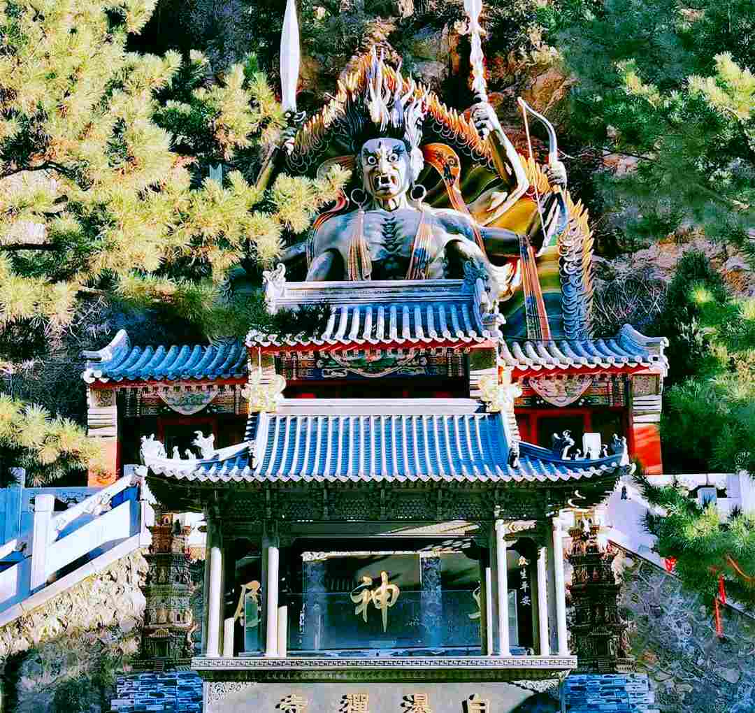 北京设计大胆的白瀑寺,佛像给人一种阴森感,却深受老司机的喜欢
