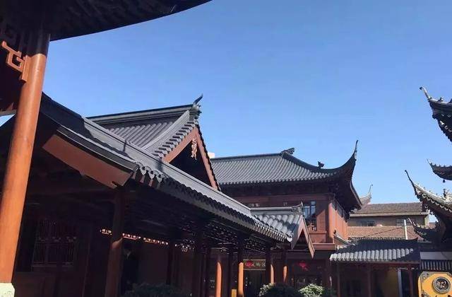 上海人气高的一座寺庙，被喻为闹市中的一片净土，是全国重点寺院