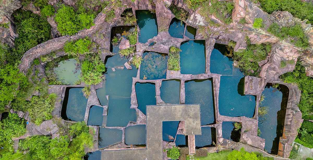 浙江台州三门小小蛇蟠岛，神秘积水原始巨坑群，让人啧啧称奇