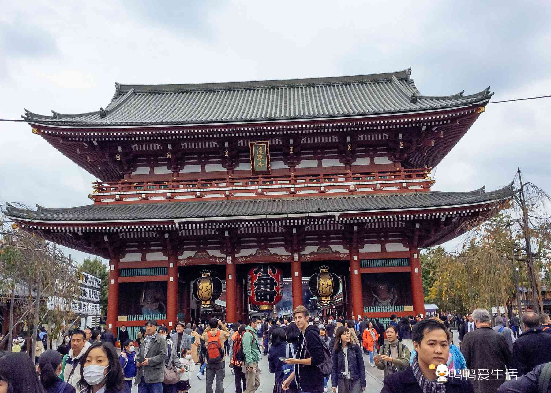 ​日本东京最古老的寺庙，一年到头节庆众多，以祈福灵验出名