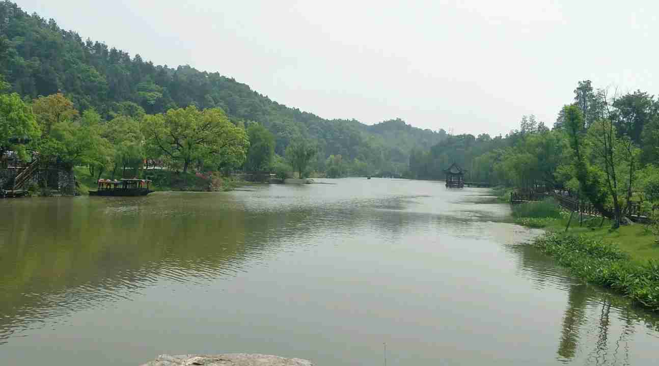 探访桃花源，感受乡村田园，欣赏山水美景