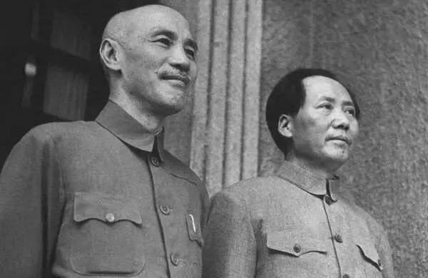 重庆谈判后，陪毛泽东返程的张治中被蒋介石支走，周恩来做法高明