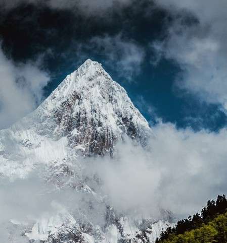 中国十大最美雪山第一名，凭什么是南迦巴瓦峰？