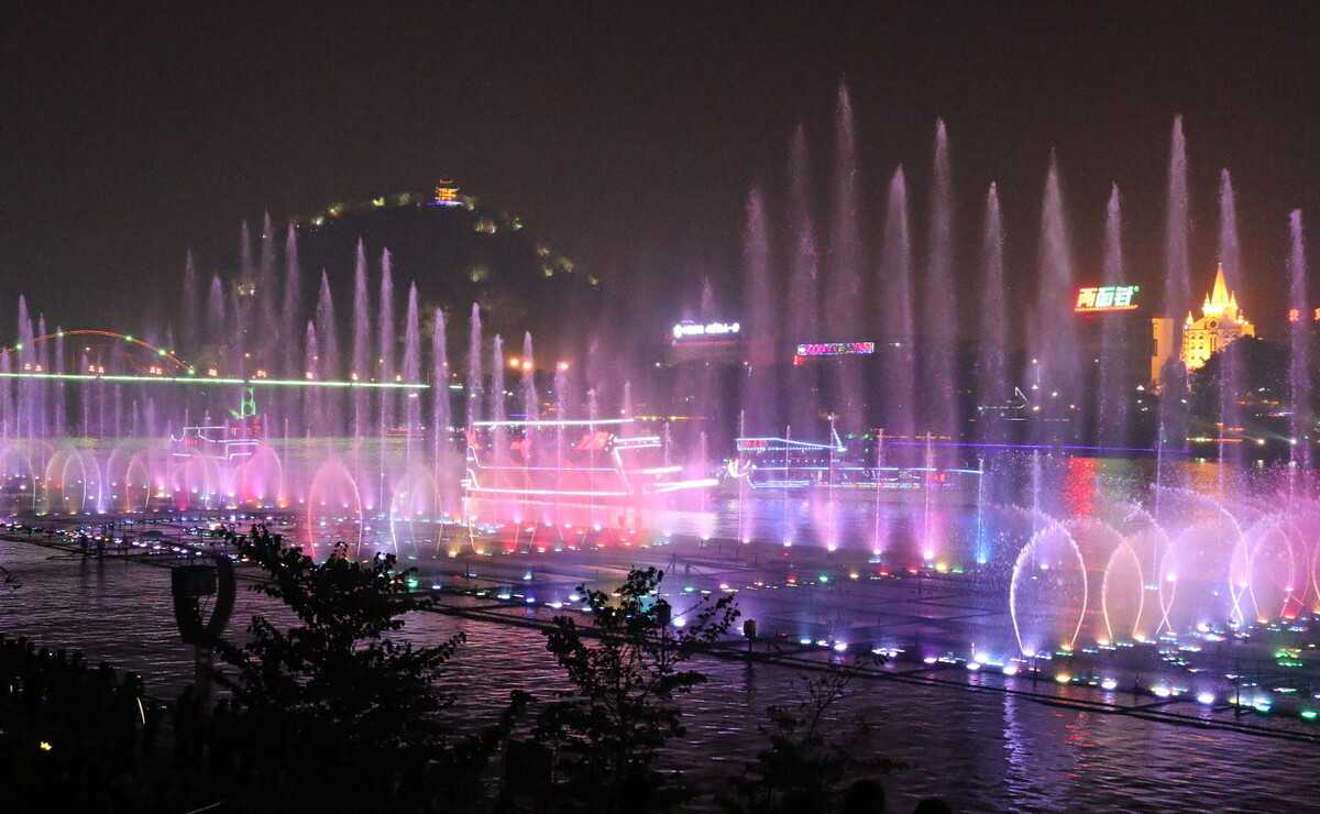柳州旅游景点介绍，去柳州必玩五个景点推荐，柳州著名景点介绍