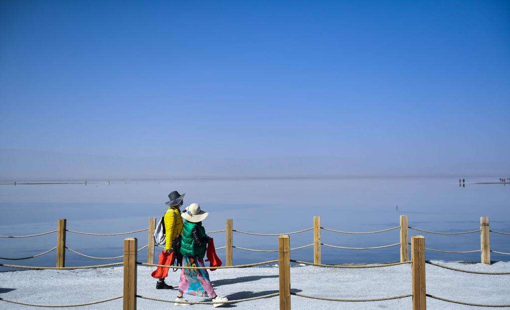 青海茶卡盐湖“天空之镜”景区6月向全国游客免费开放