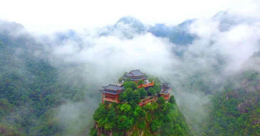 冰爽夏日必备!沁凉山泉水,刺激峡谷漂流…在“江南九寨沟”遇上24 ℃的清凉