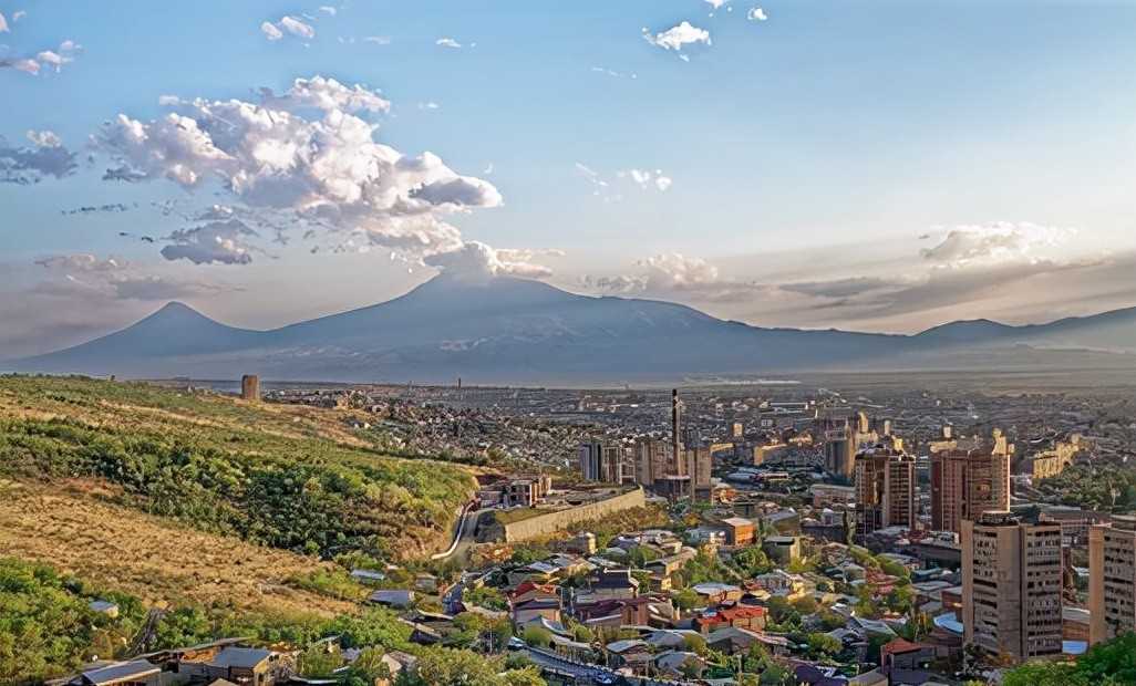 埃里温是亚美尼亚的首都，被称为粉红之城。埃里温是个怎样的城市