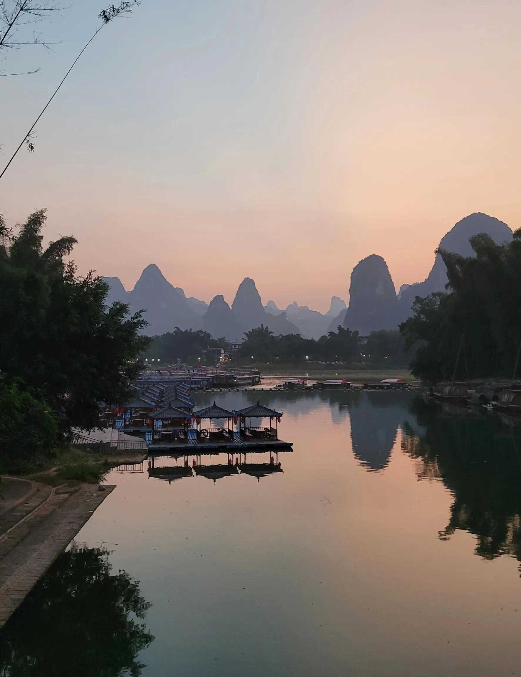 如果是第一次去桂林旅游,我建议跳过桂林市区和阳朔,直接去兴坪