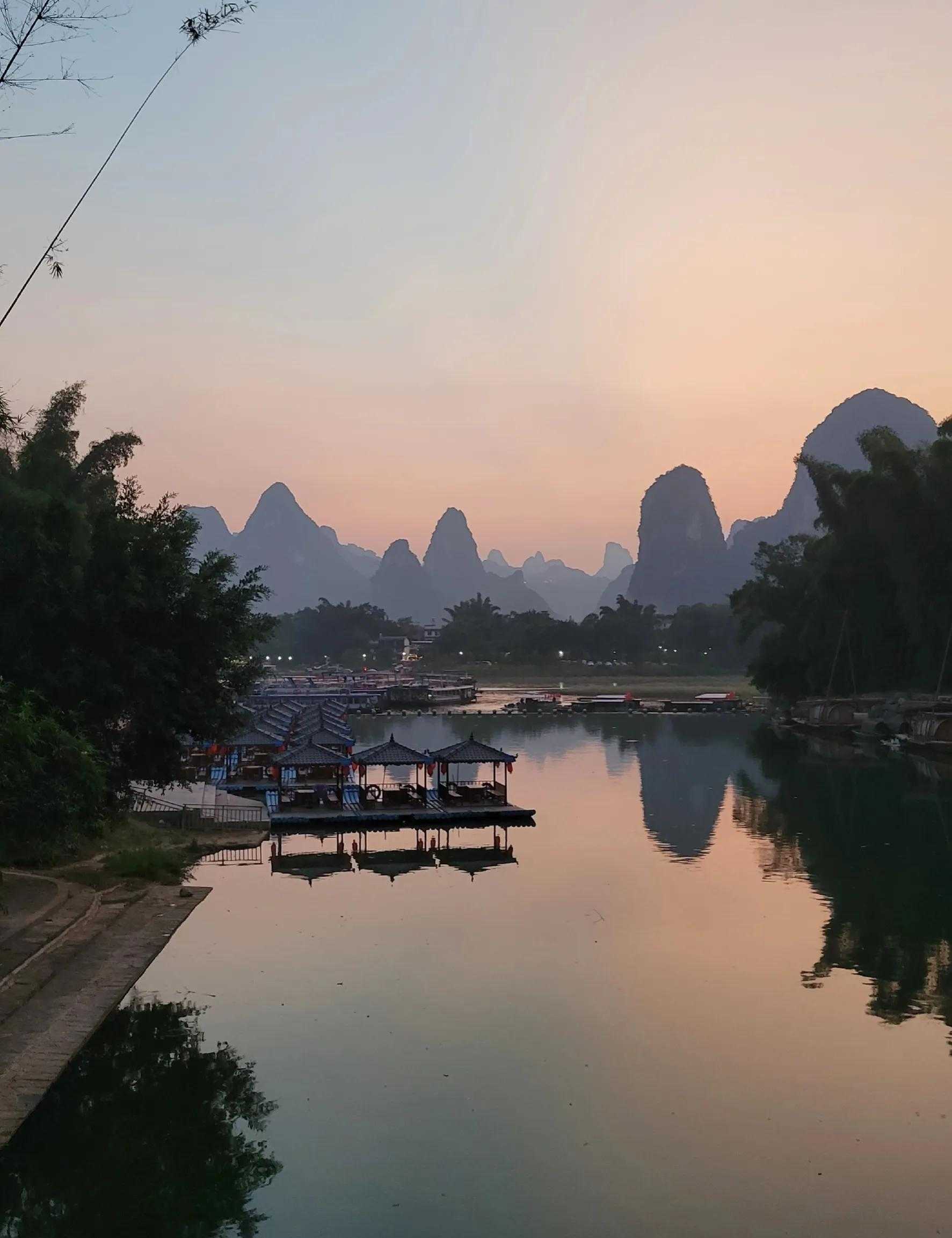 如果是第一次去桂林旅游，我建议跳过桂林市区和阳朔，直接去兴坪