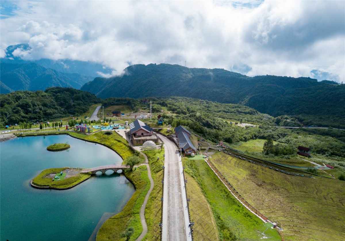 夏天到四川西岭雪山,没有雪怎么玩?看完这篇短攻略就豁然开朗